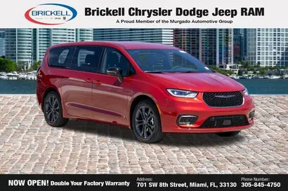 2026 Chrysler Pacifica Select photo 3