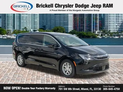 2027 Chrysler Pacifica Select photo 3