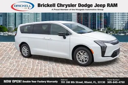 2027 Chrysler Pacifica Select photo 3