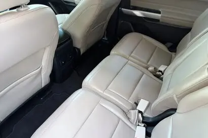 2023 Ford Explorer XLT 4WD photo 4