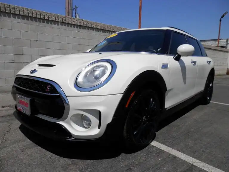 2017 MINI Clubman Cooper S's photo