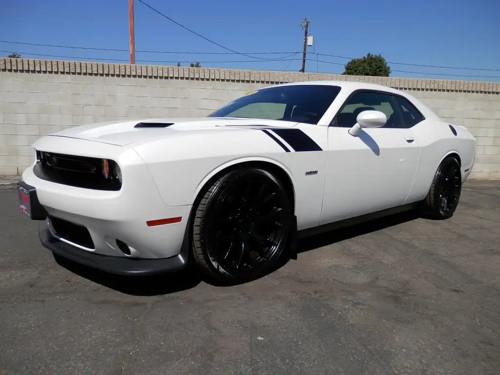2015 Dodge Challenger R/T photo 1