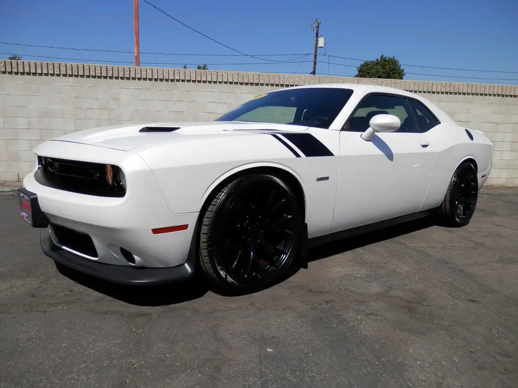 2015 Dodge Challenger R/T photo 1
