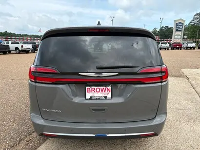 2025 Chrysler Pacifica Select photo 4