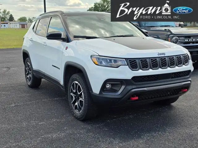 2024 Jeep Compass Trailhawk 4X4 photo 1