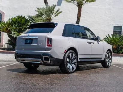 2027 Rolls-Royce Cullinan Base photo 2