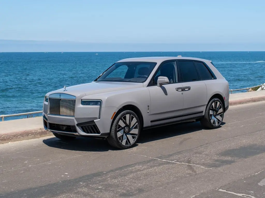 2027 Rolls-Royce Cullinan Base photo 1