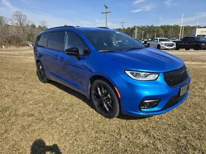 2026 Chrysler Pacifica Select photo 3