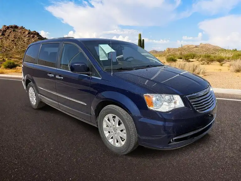 2015 Chrysler Town & Country Touring's photo