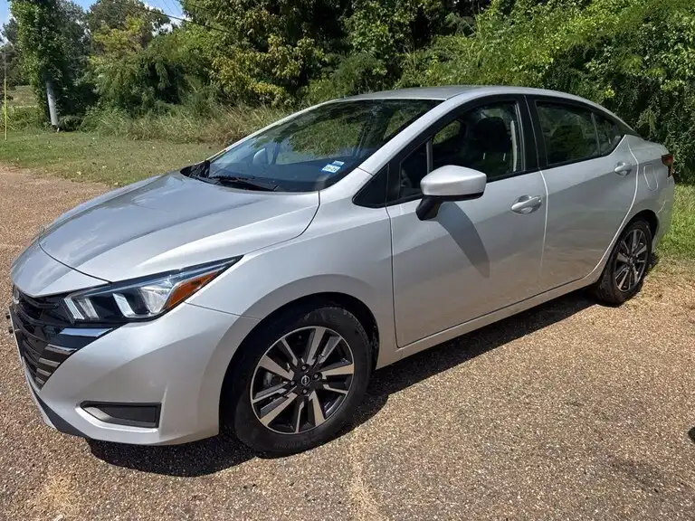 2024 Nissan Versa 1.6 SV CVT's photo