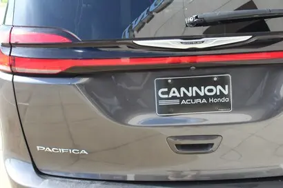 2023 Chrysler Pacifica Touring L photo 5