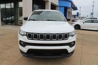 2024 Jeep Compass Latitude 4X4 photo 2