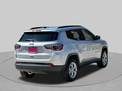 2024 Jeep Compass Latitude 4WD photo 5