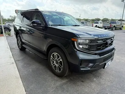 2026 Ford Expedition Active photo 4