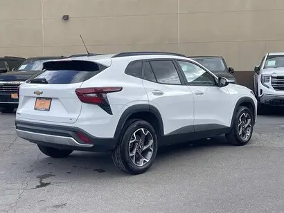 2024 Chevrolet Trax LT photo 3