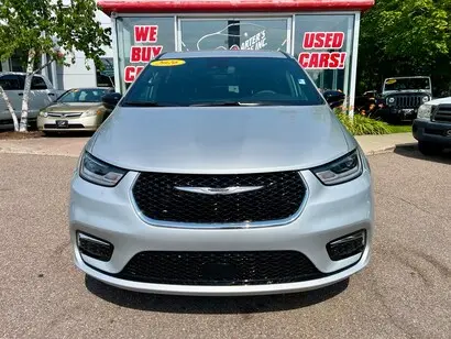 2026 Chrysler Pacifica Select photo 3