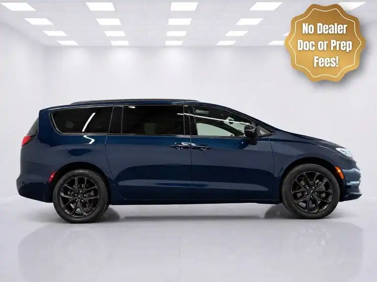 2023 Chrysler Pacifica Limited AWD's photo
