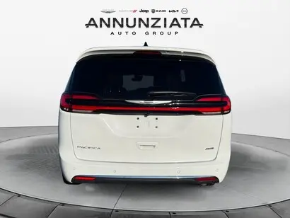 2026 Chrysler Pacifica Select AWD photo 4