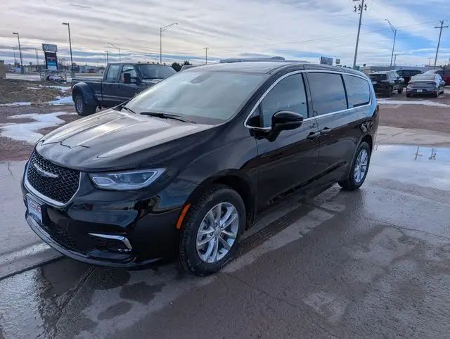 2026 Chrysler Pacifica Select AWD photo 1
