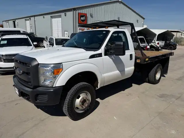 2015 Ford F-350 XL 4x4 Regular Cab 165-In DRW's photo