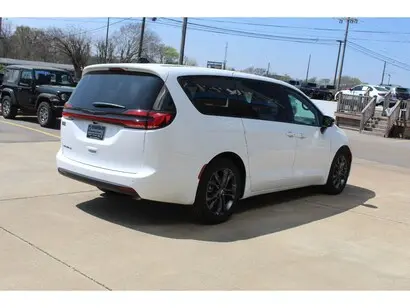 2026 Chrysler Pacifica Select photo 5