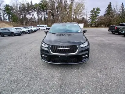2026 Chrysler Pacifica Select photo 2