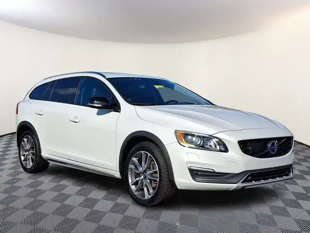 2016 Volvo V60 T5 Cross Country AWD Platinum's photo