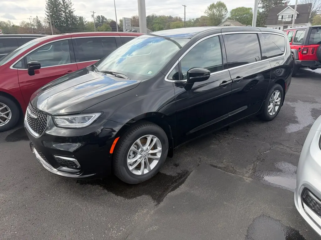 2026 Chrysler Pacifica Select AWD photo 1