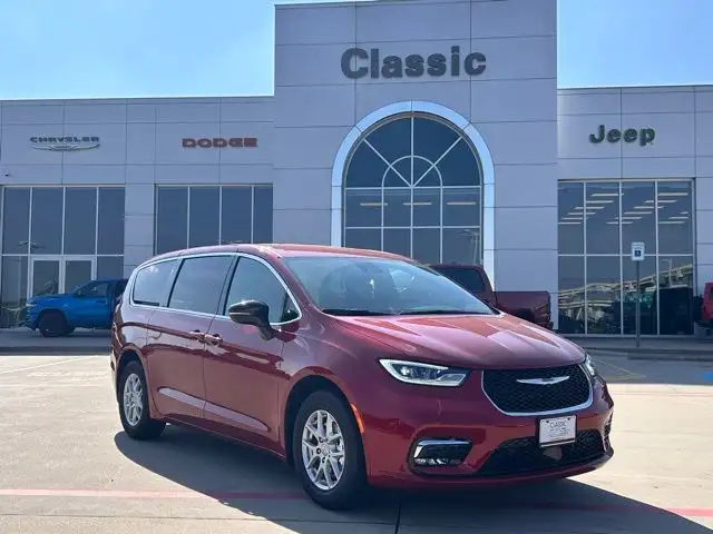 2026 Chrysler Pacifica Select's photo