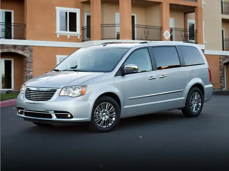 2014 Chrysler Town & Country Touring's photo