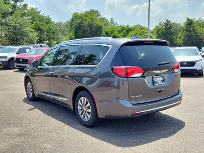 2019 Chrysler Pacifica Touring L Plus photo 4