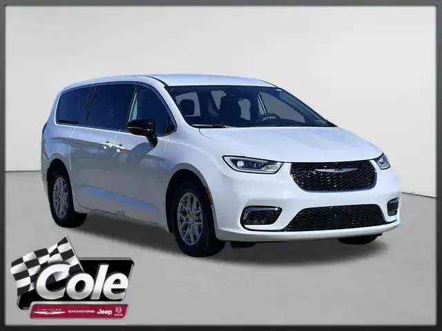 2024 Chrysler Pacifica Touring L's photo