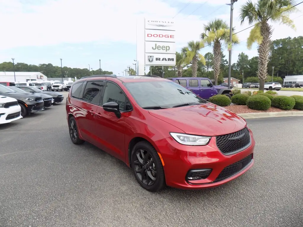 2025 Chrysler Pacifica Limited photo 1