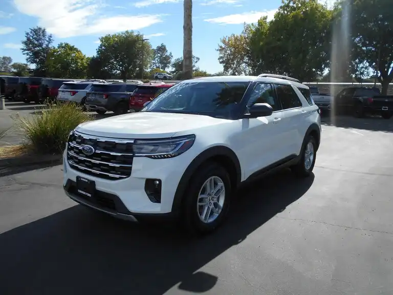 2026 Ford Explorer Active SUV's photo