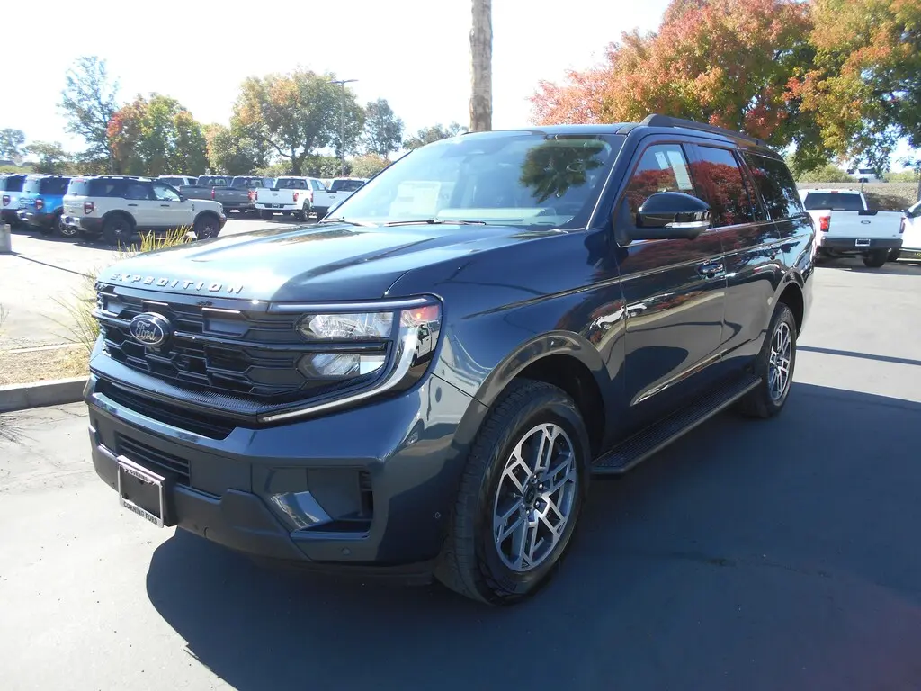 2025 Ford Expedition Active 4x4 photo 1