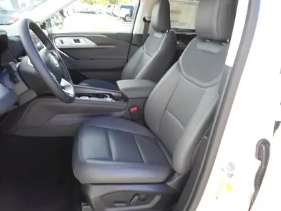2026 Ford Explorer Active SUV photo 3