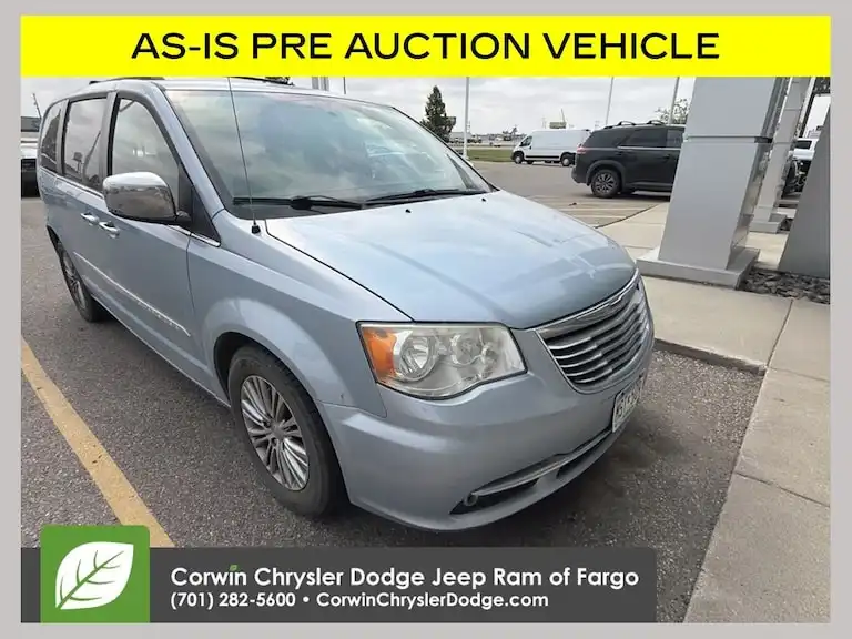 2013 Chrysler Town & Country Touring-L's photo
