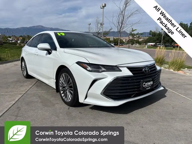 2019 Toyota Avalon Limited's photo
