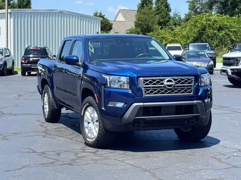 2023 Nissan Frontier SV Crew Cab 4X4 SWB's photo