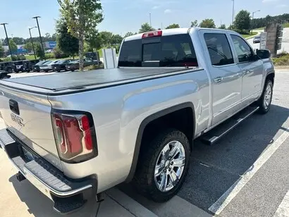 2018 GMC Sierra 4WD Crew Cab Short Box SLT photo 3