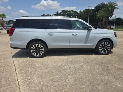 2025 Ford Expedition Platinum MAX 4x4 photo 4