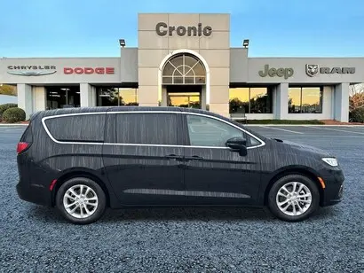 2026 Chrysler Pacifica Select photo 2