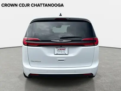2026 Chrysler Pacifica Select photo 5