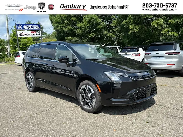 2027 Chrysler Pacifica Limited AWD's photo