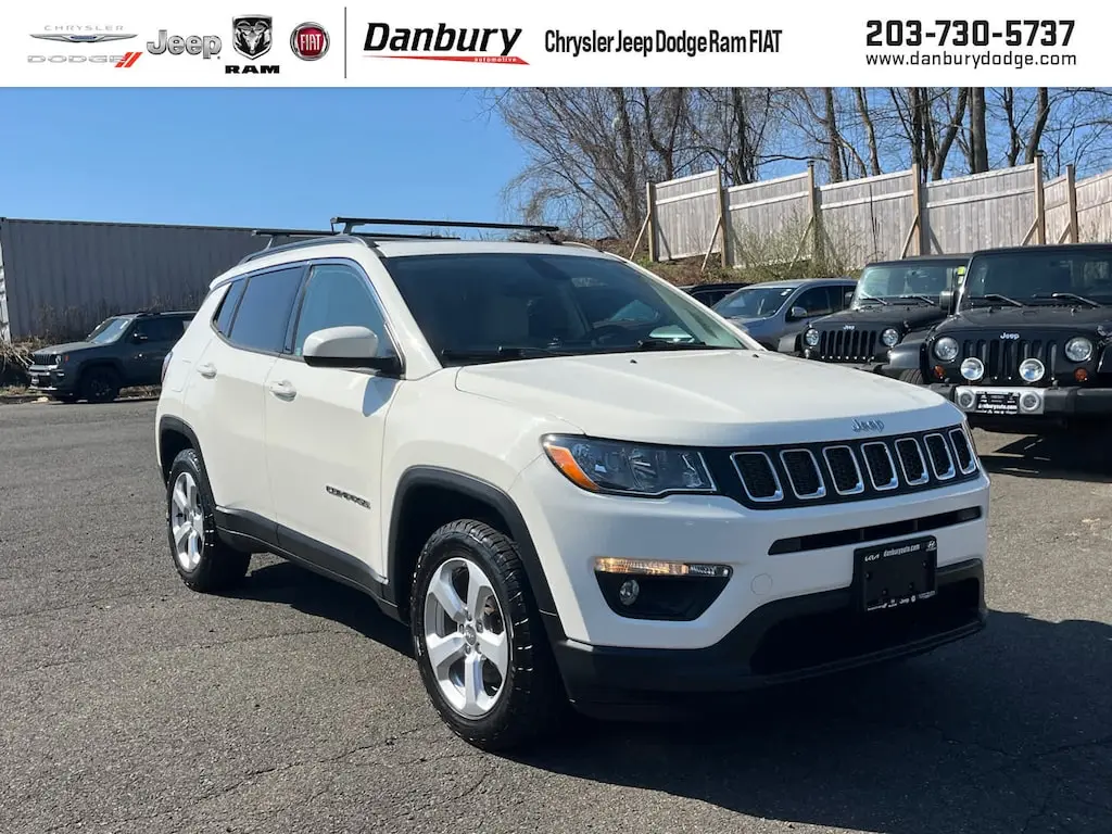 2017 Jeep Compass Latitude 4X4 photo 1