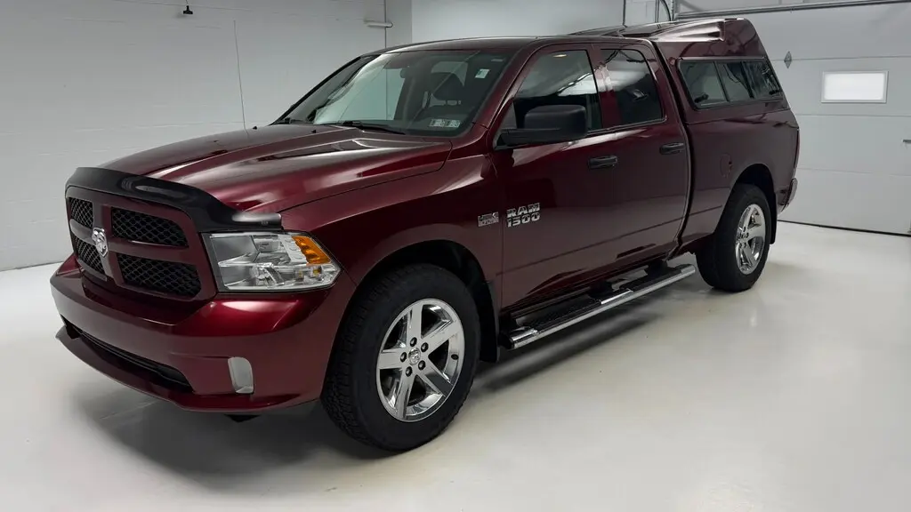 2017 RAM 1500 Express 4x4 Quad Cab 6'4 photo 1