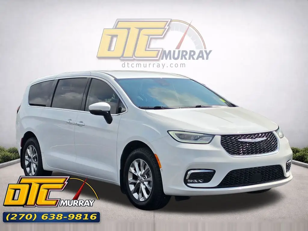 2023 Chrysler Pacifica Touring L AWD photo 1