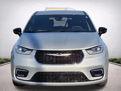 2026 Chrysler Pacifica Select photo 3