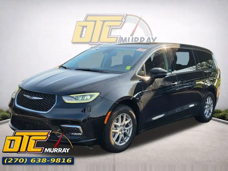 2023 Chrysler Pacifica Touring L's photo