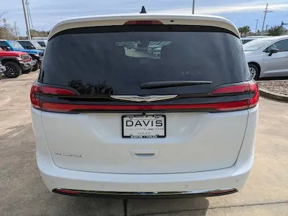 2026 Chrysler Pacifica Select photo 5